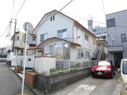 白い建物の前景