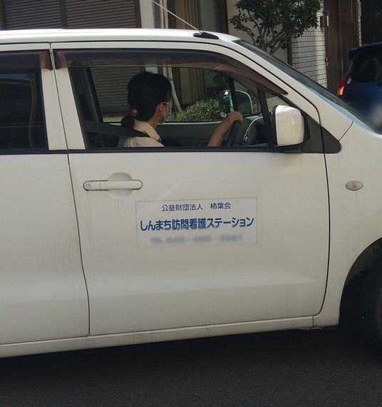 訪問介護車の外観