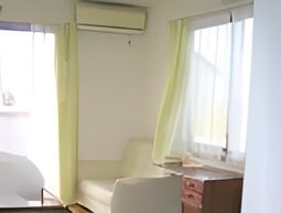 明るい日差しの居室