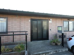 入口と外壁の様子