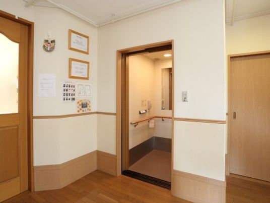 清潔なトイレ入口