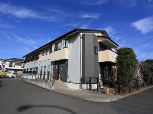 青空と建物の外観