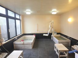 バリアフリー設計の浴室