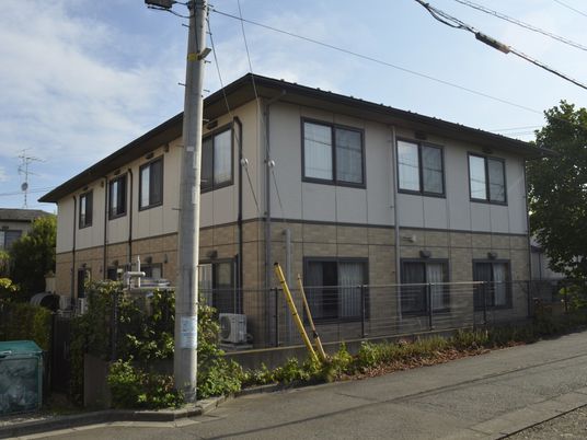 落ち着いた外観の建物