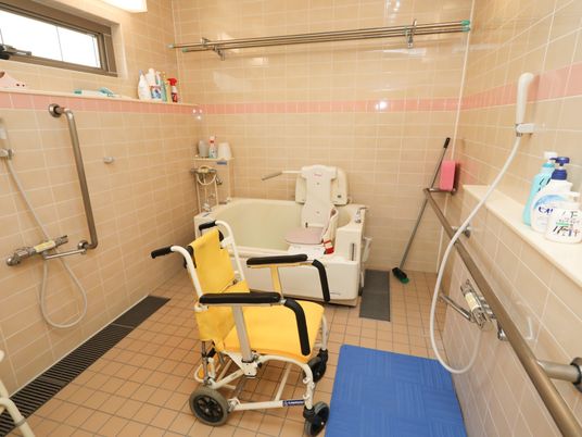 バリアフリーの浴室設備