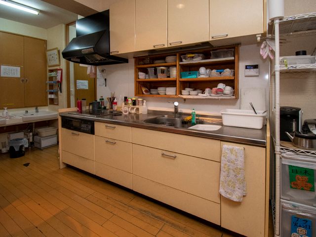 整備されたキッチン キッチン 整頓されたキッチンで、調理に必要な物が整然と配されています。