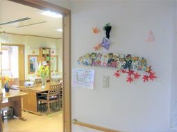 手作り装飾のある玄関