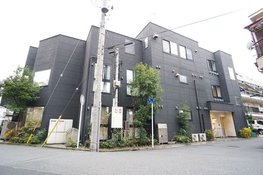 現代的な建物の外観