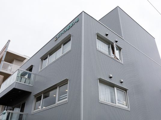 現代的な建物の外観