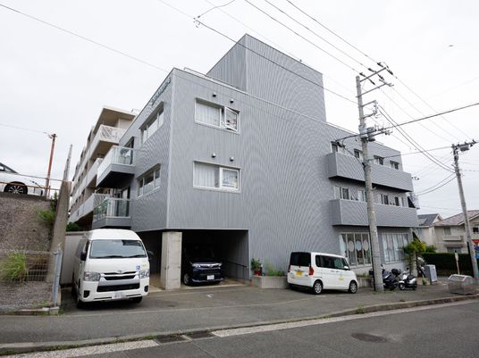 モダンな建物の外観