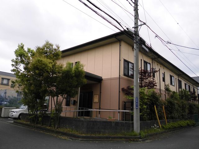 心安らぐ環境の外観 外観 自然の緑に囲まれた暖かな外観の施設で、安心と癒しを提供するお仕事はいかがでしょうか。働きやすい職場環境を整えています。