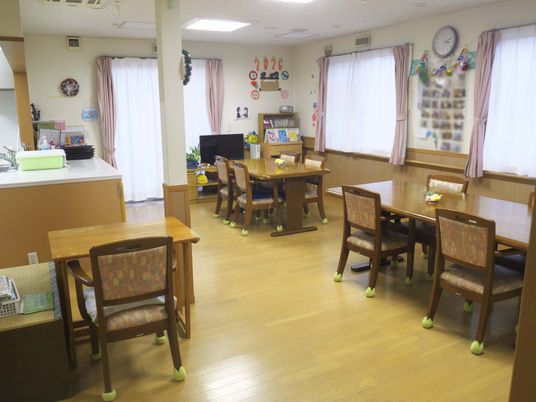 日差しが入る食堂