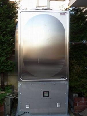 屋外設置のシルバー機器