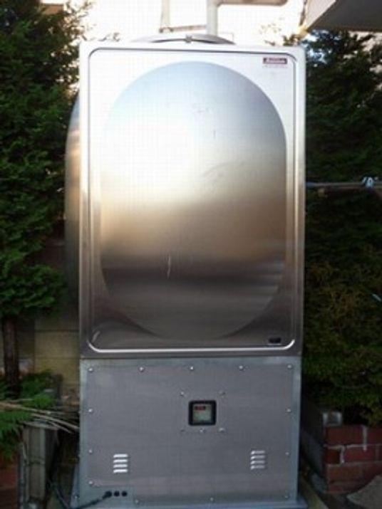 屋外設置のシルバー機器