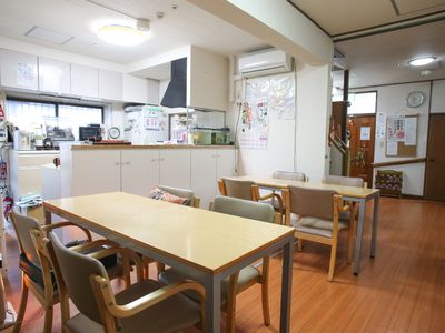 明るい居室の一角