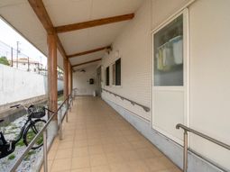 廊下の清潔なイメージ