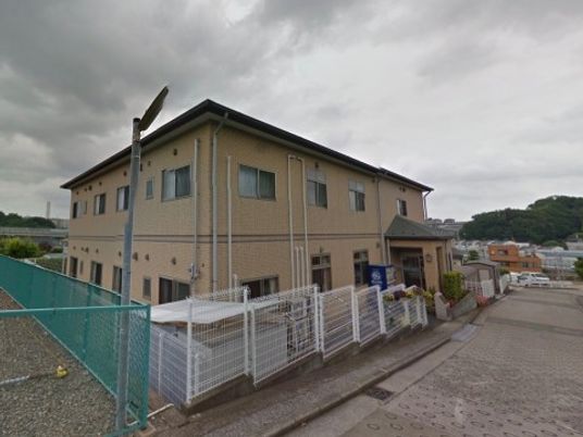 安全なエントランスの外観