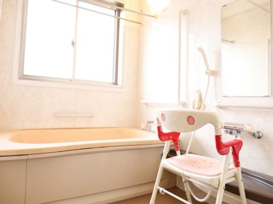 介護用バスチェアの浴室