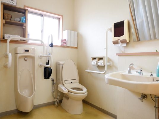 バリアフリー設計のトイレ