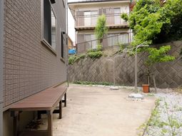 清潔な建物の多目的スペース