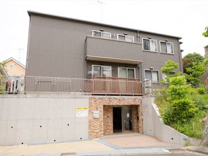 多階層の建物エントランス