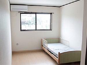 洋室とベッドの様子