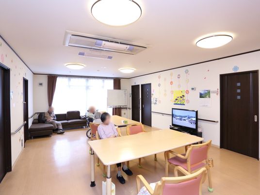共有リビングの日常風景