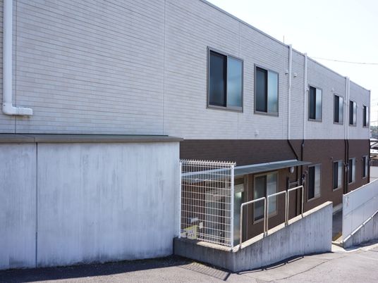 きれいな施設の外観