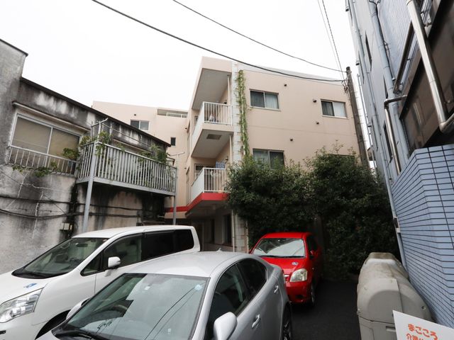 都市型建物の外観 外観 穏やかな街並みに溶け込む建物です。就業先として、安らぎと活気のある環境をご提供いたします。