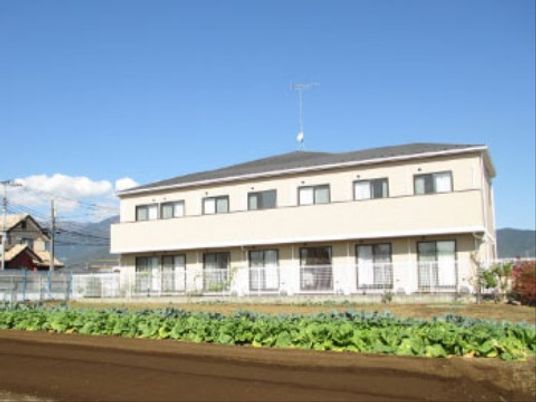 緑豊かな施設外観