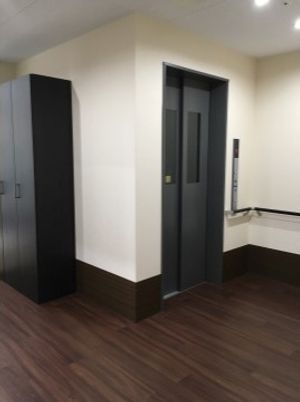 清潔な廊下とドア