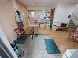 エントランスの明るい空間