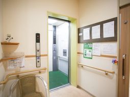 エレベーター前の廊下