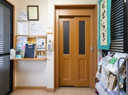 資料と掲示物の廊下