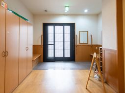 安全な出入口ホール
