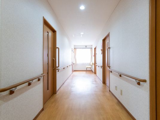 手すり付き廊下