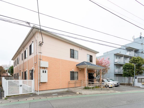 車椅子対応の入口外観