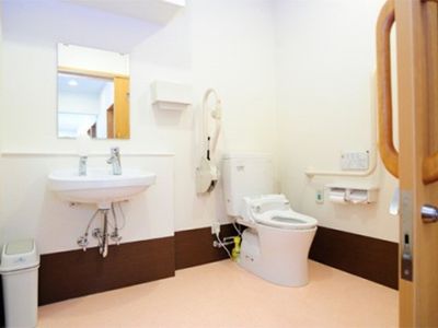 バリアフリーなトイレ空間