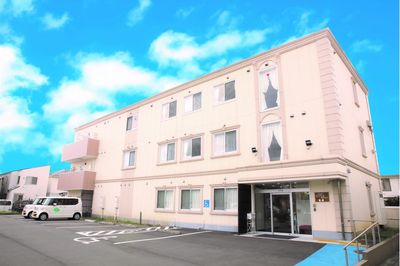 広々とした外観