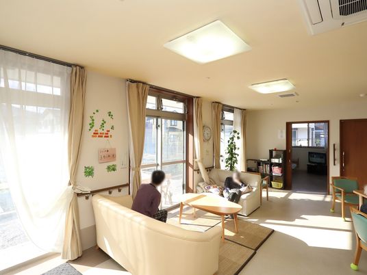 日差しのリビングコーナー