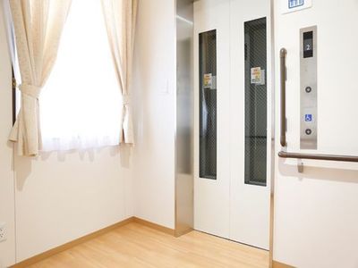 清潔なエレベーターホール