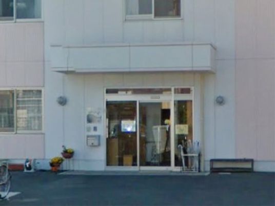 清潔な施設のエントランス