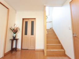 明るい玄関ホール