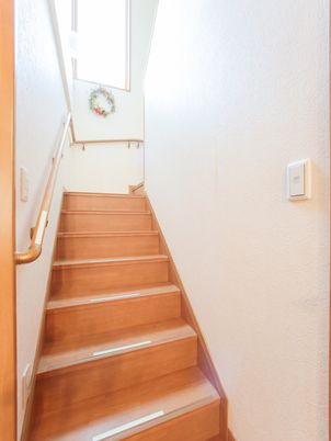 安全手すり付き階段