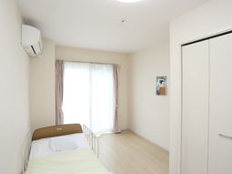 明るい居室の空間