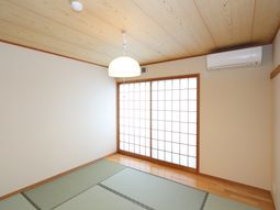 明るい和室の居室