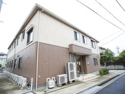 茶色の建物の外観