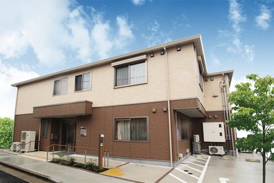 二階建ての建物外観