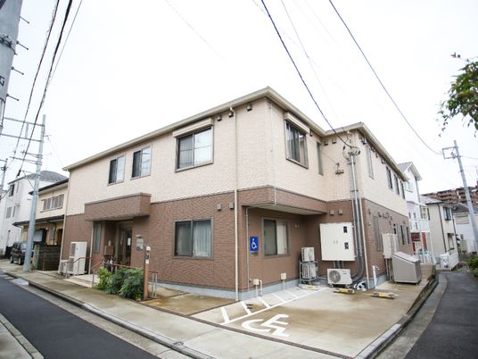 多機能の建物外観