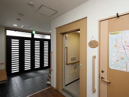 廊下の明るい空間